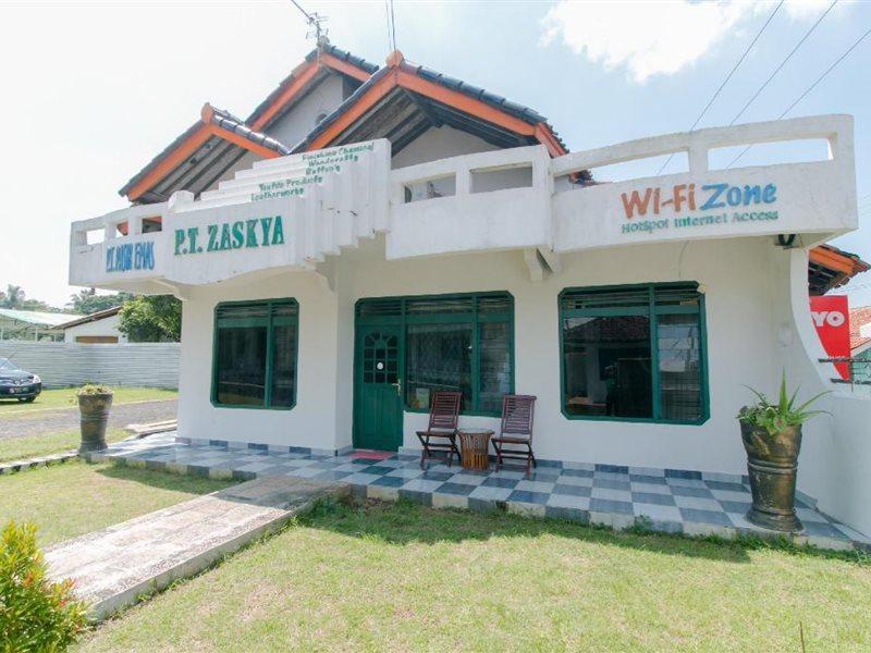 Oyo 2858 Vafa Guesthouse Cianjur Bagian luar foto