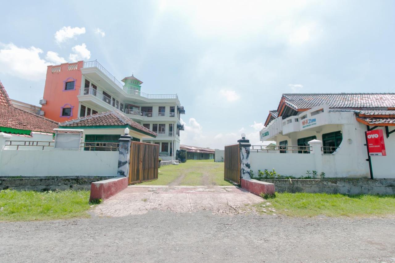 Oyo 2858 Vafa Guesthouse Cianjur Bagian luar foto