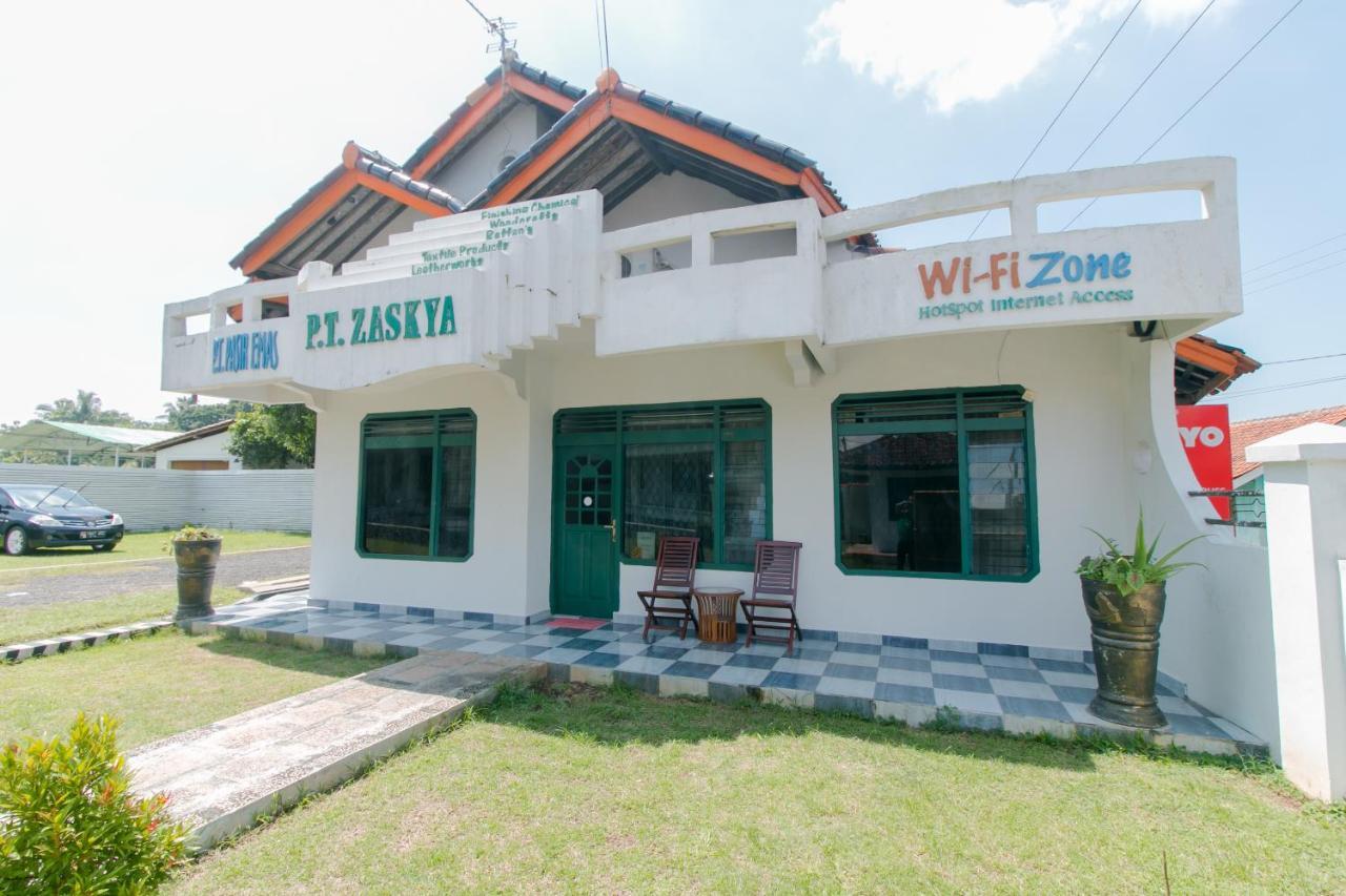 Oyo 2858 Vafa Guesthouse Cianjur Bagian luar foto