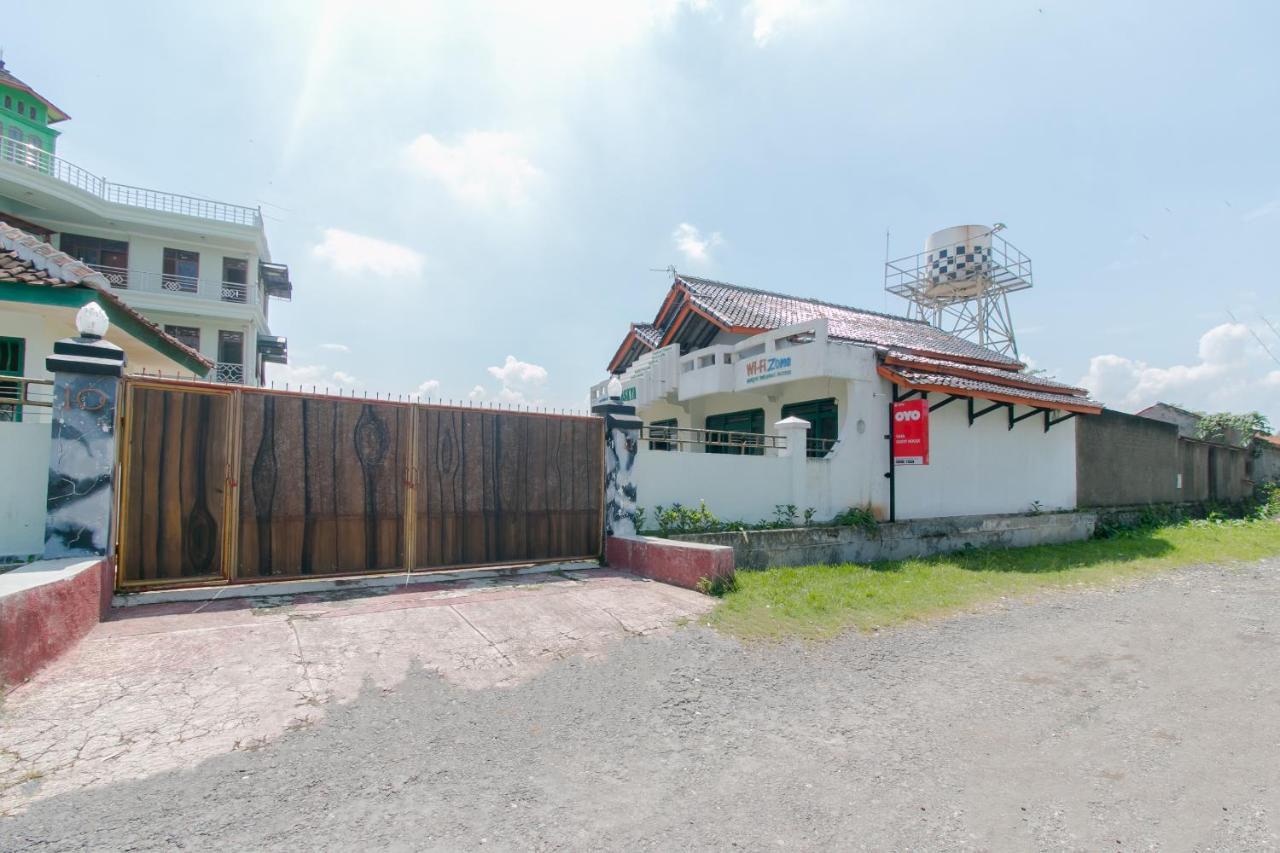Oyo 2858 Vafa Guesthouse Cianjur Bagian luar foto