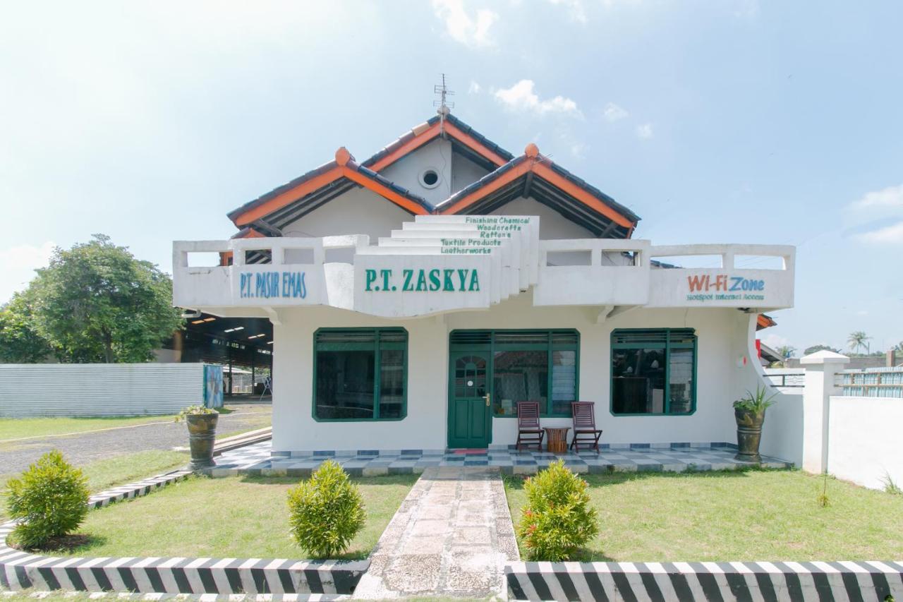 Oyo 2858 Vafa Guesthouse Cianjur Bagian luar foto